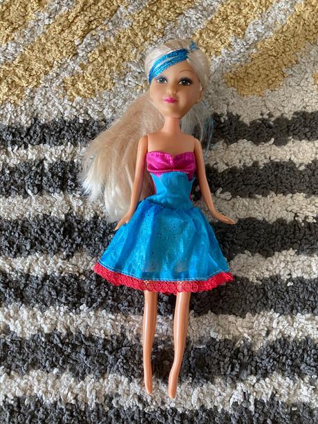 Bábika s modrým pramienkom, 