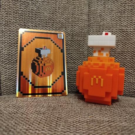 Figúrka minecraft s holografickou kartičkou,