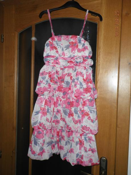 1x oblečené šaty, 152