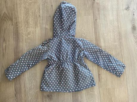 Bodkovaná bundička/pršiplášť, zara,104