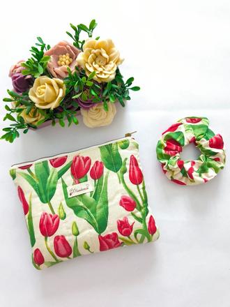 Organizer -kozmeticka taštička tulipány +gumička,