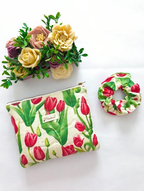Organizer -kozmeticka taštička tulipány +gumička,