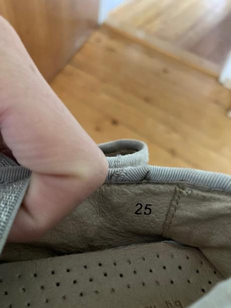 Capacky, shooshoos,25