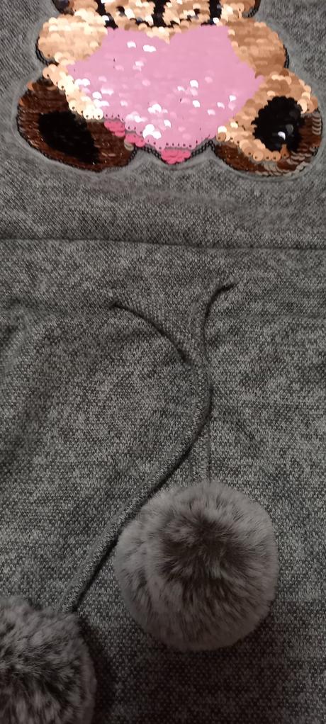 Šaty  s flitrami, 146