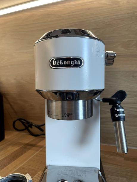 Pákový kávovar delonghi dedica, top stav,