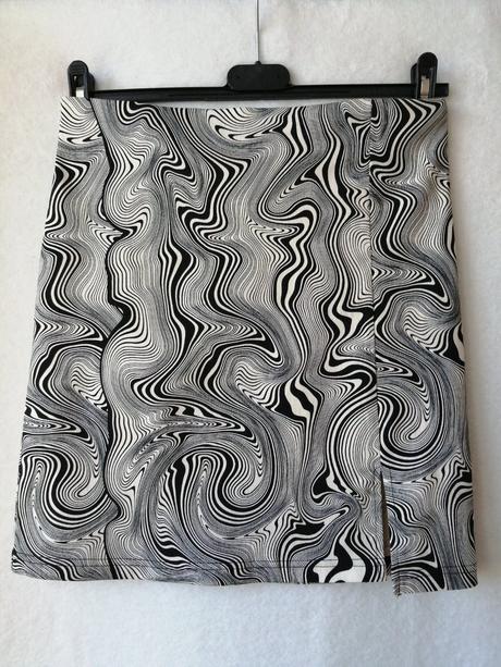 Pekná elastická sukňa, reserved,36