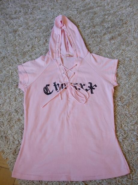 Ružové tričko s kapucňou, 152