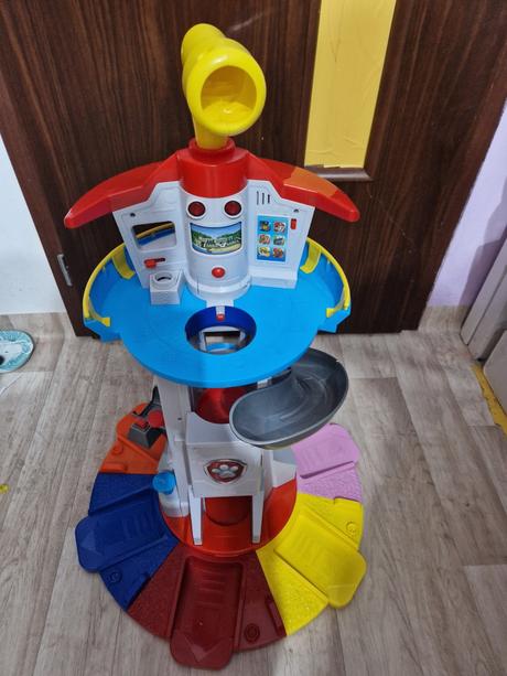 Paw patrol centrála + 11 autíčok,