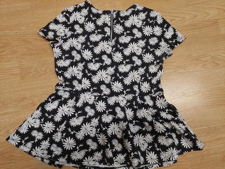 Cierne elegatne tricko s margaretkami, esmara,s