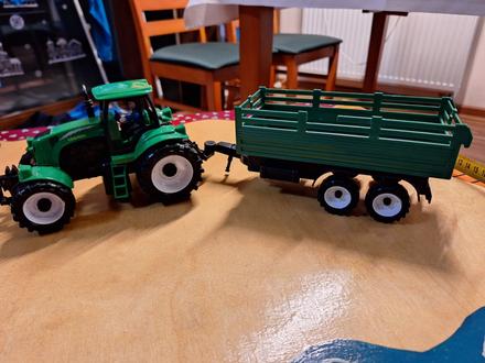 Traktor s vlečkou,