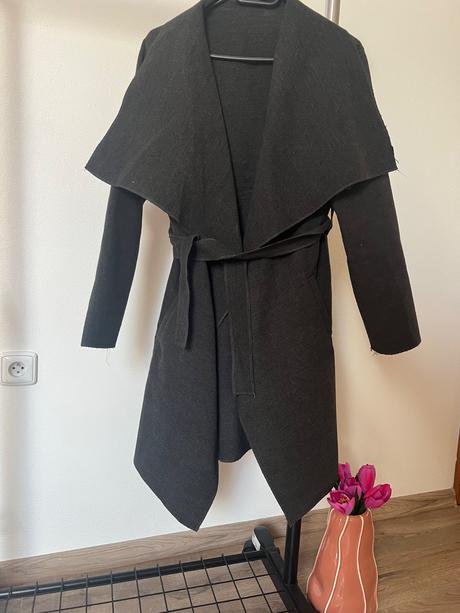 Cierna predĺžená kabatova vesta, 