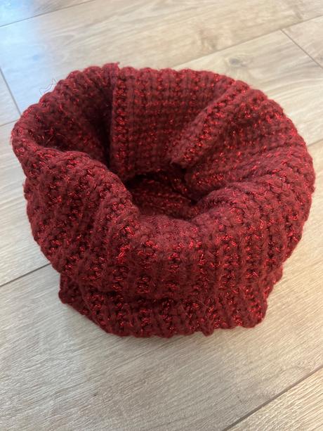 Bordový šál, orsay