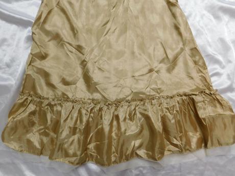 Velmi pekne lahučke šaty, 38