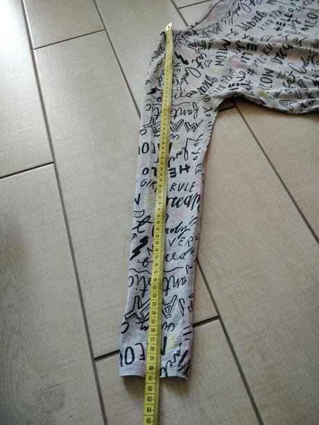 Šedé šaty s nápismi, reserved,152