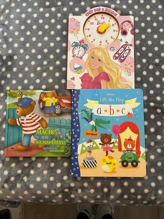 Knihy o abecede v aj,hodiny k tomu,
