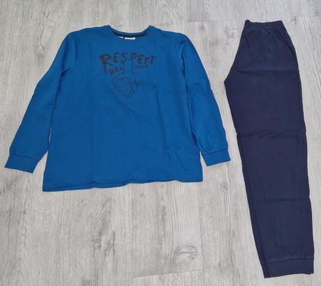 Chlapčenské pyžamo, 152