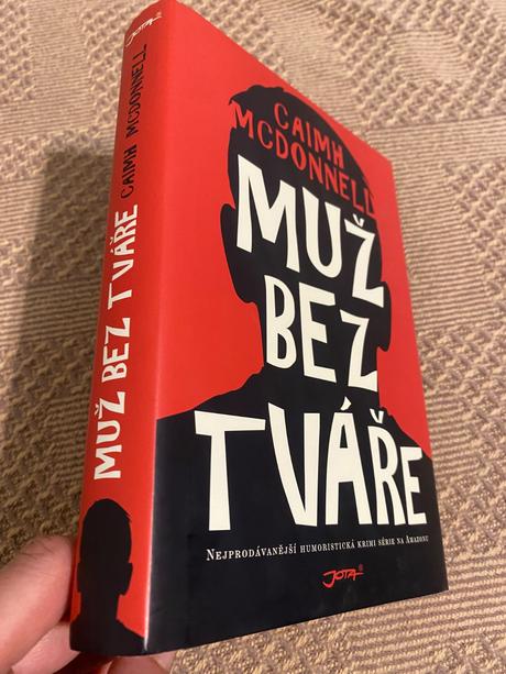 Muž bez tváře caimh mcdonnell satira ťažké detstvo, 