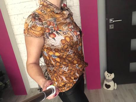 Rinascimento blúzka, s