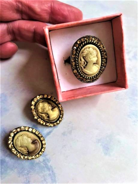 Starožitná súprava/náušnice a prsteň,