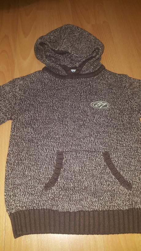 Hnedý svetrík, alive,116