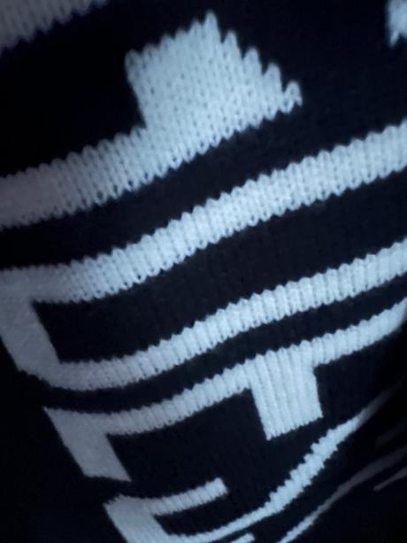 Veľký hrubší obojstranný šál zn. guess originál, guess