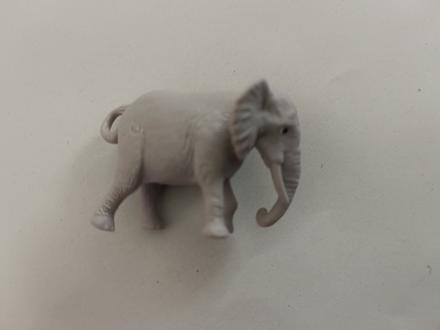 Kinder hračka slon, 