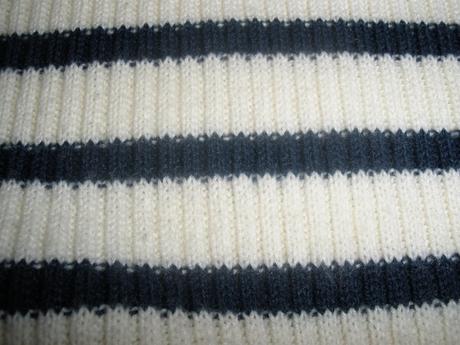 Pásikavý svetrík so stojačikom, 42