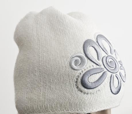 Čiapka s výšivkou, 