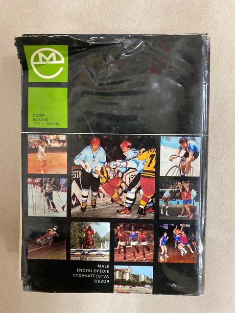 Kniha- malá encyklopédia telesnej výchovy a športu, 