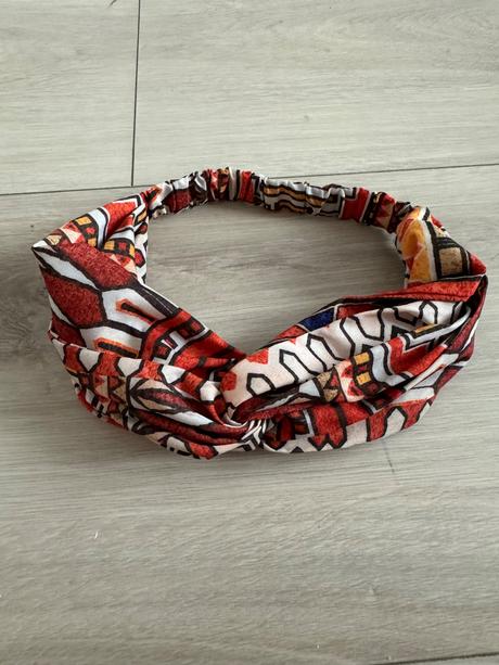 Oranžova čelenka, bijou brigitte