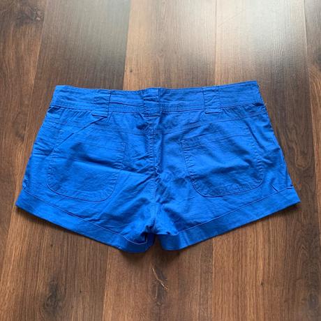 Modré platene kratasy, 40