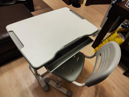 Rastúci písací stôl alza ergo table,