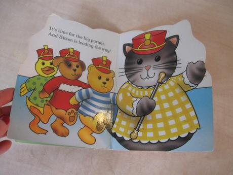 Leporelo - busy kitten,