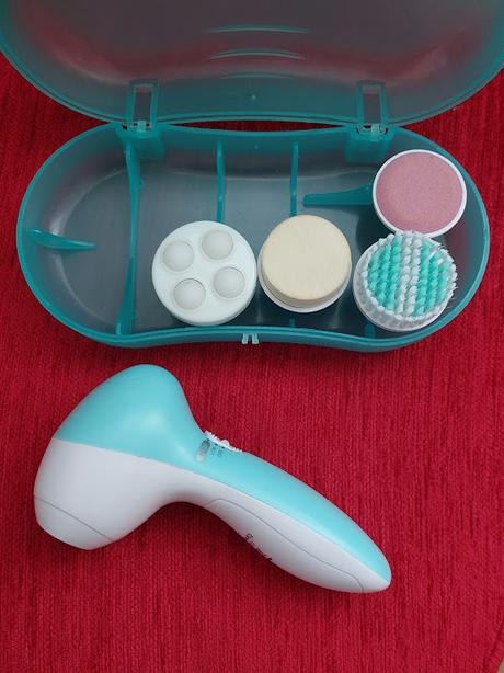 Elektricky masazny pristroj na tvar,