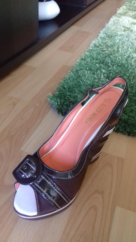 Sandale s platformou, 39