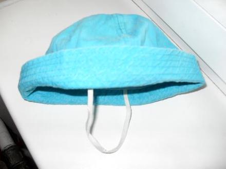 Zelený klobúčik s gumičkou na leto 48cm, 74