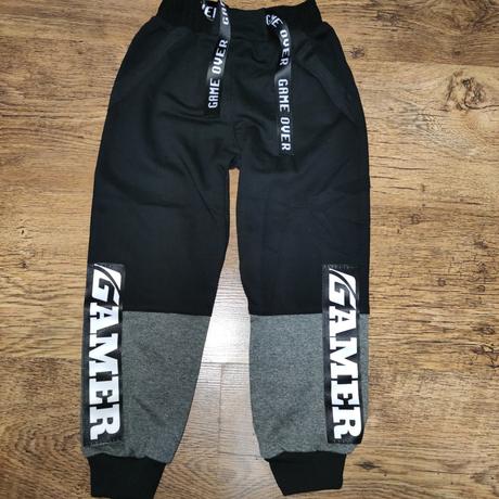 Tenké tepláky, 104