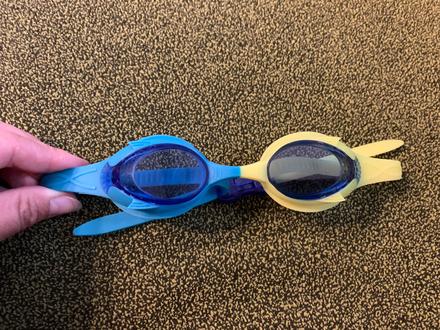 Plavecké okuliare,