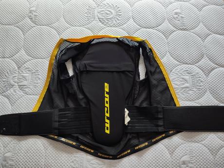 Chranič chrbta xs, 128-140 cm, 