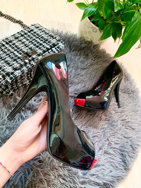 Lakované čierne lodička s červenou špičkou, 39