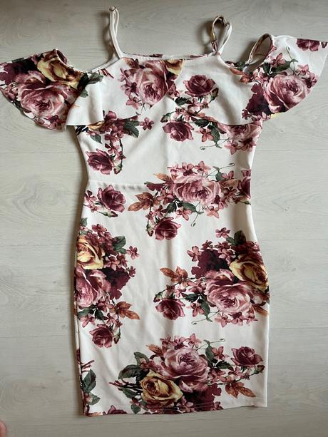 Saty s odhalenymi ramenami, gate,36