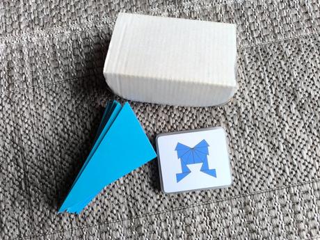 Montessori pomôcka modré trojuholníky, 