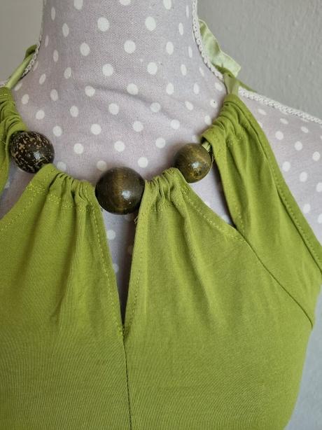 Jablkovozelený top vertus s korálkami 38, 38