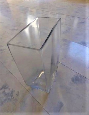 Váza z hrubého skla,