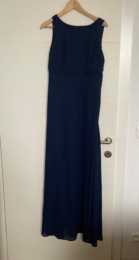 Dlhé spoločenské šaty, 42