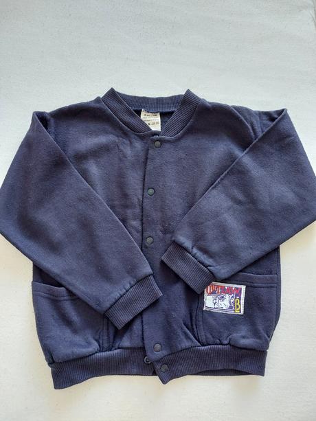 Tenka modra mikina, 110