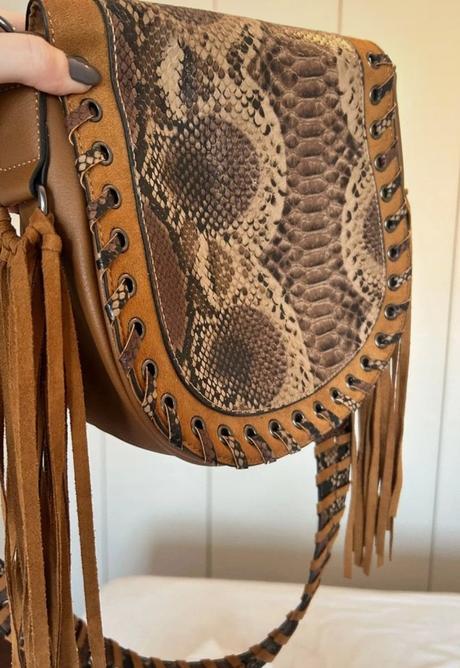 Hnedá kabelka, reserved