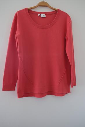 Jahodovo červený pulóver, 40