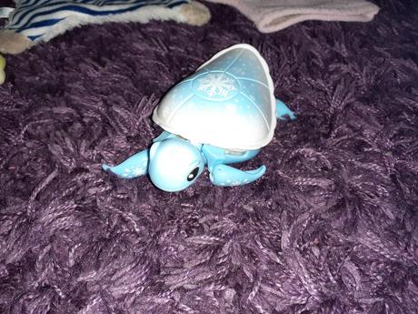 Hracia deka s rôznymi hračkami,