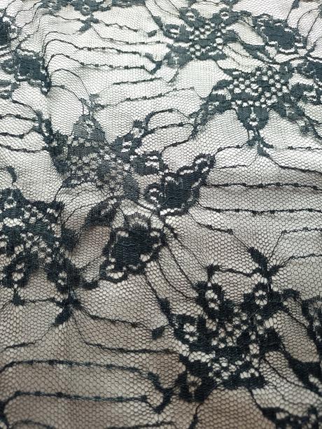 Čierne spoločenské šaty, s